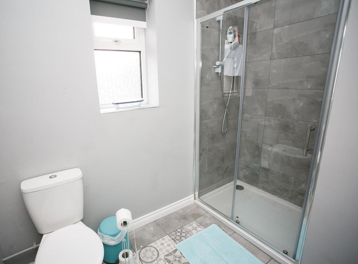Apt3, No 2 Antrim Gardens, Portrush With Seaview Eksteriør billede